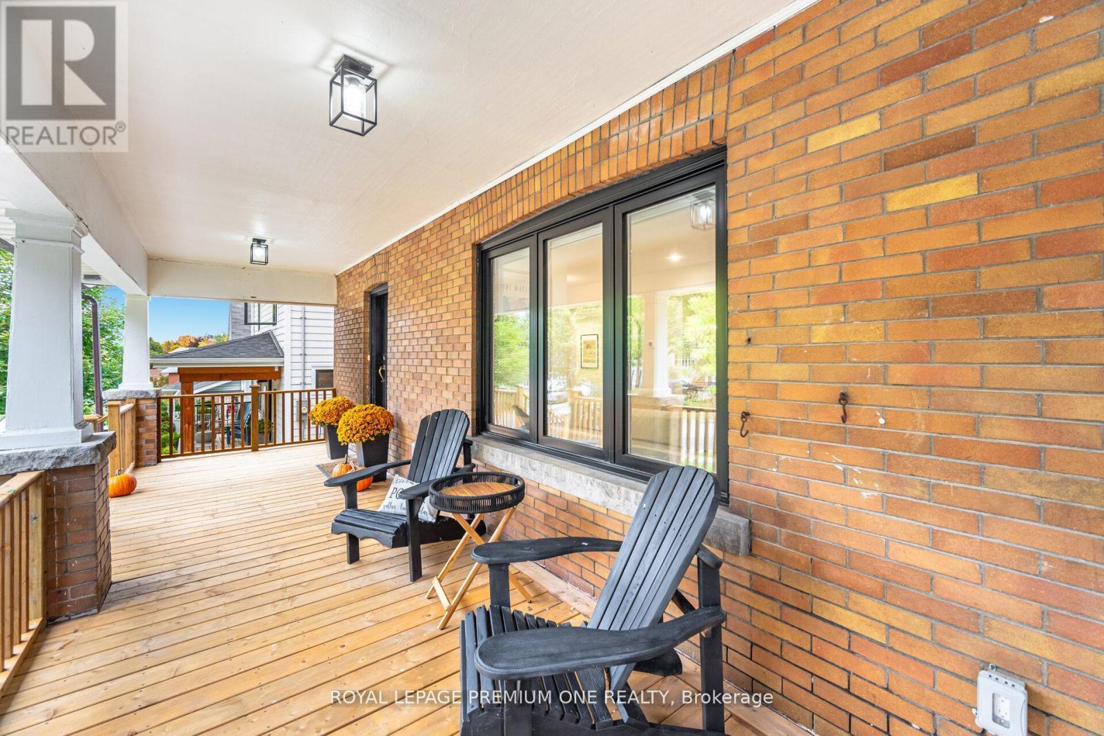 301 Court Street, Newmarket, ON - Outdoor With Deck Patio Veranda With Exterior