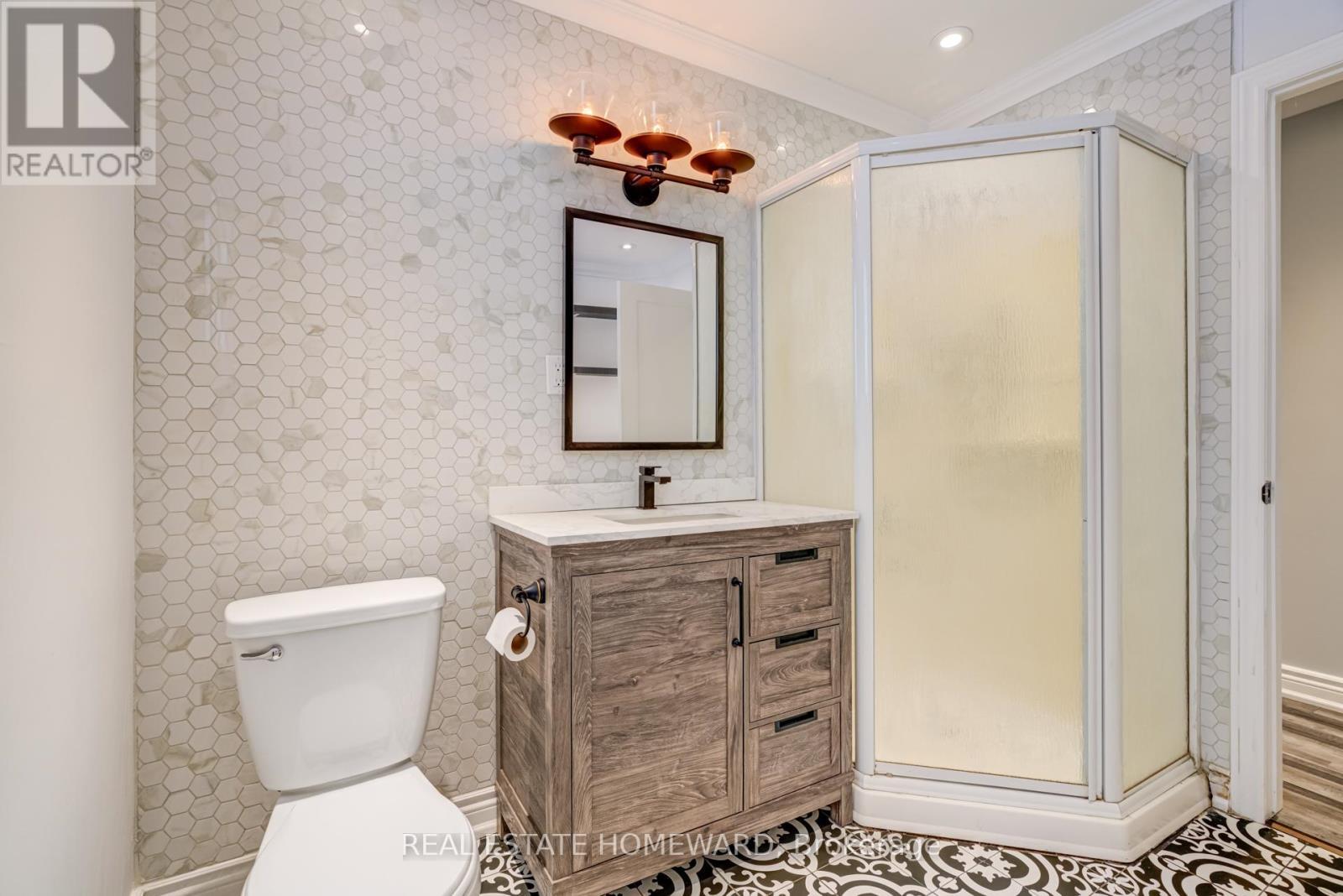 11 Dover Lane, Scugog, ON - Indoor Photo Showing Bathroom