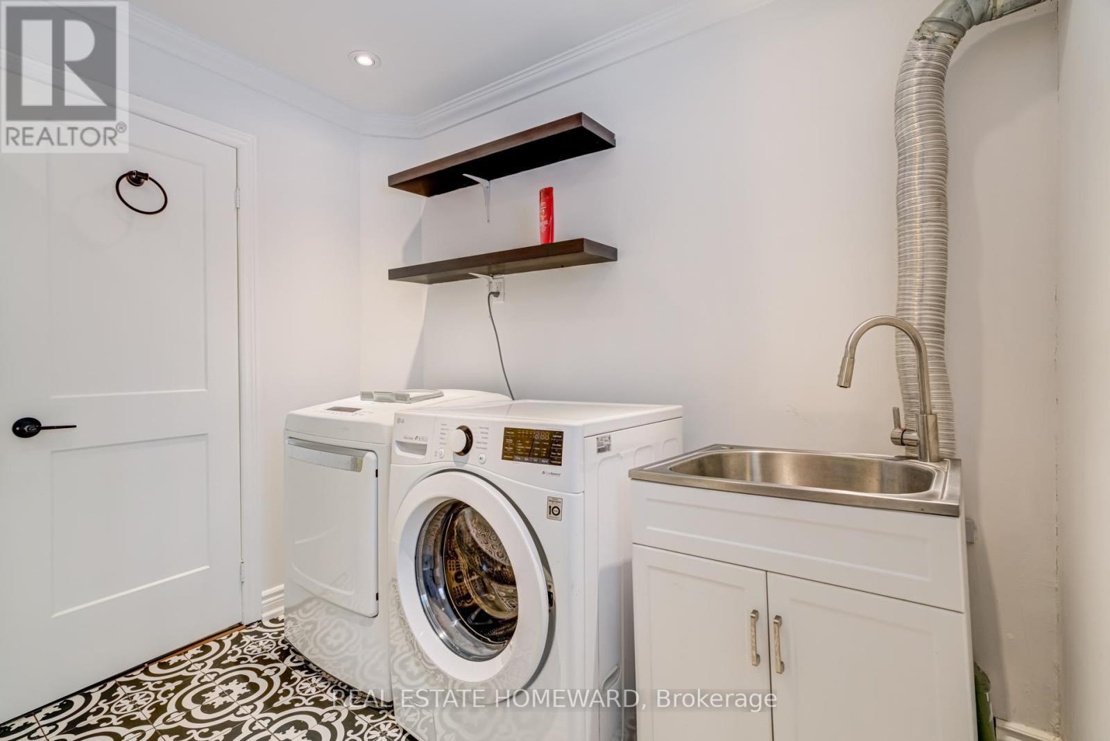 11 Dover Lane, Scugog, ON - Indoor Photo Showing Laundry Room