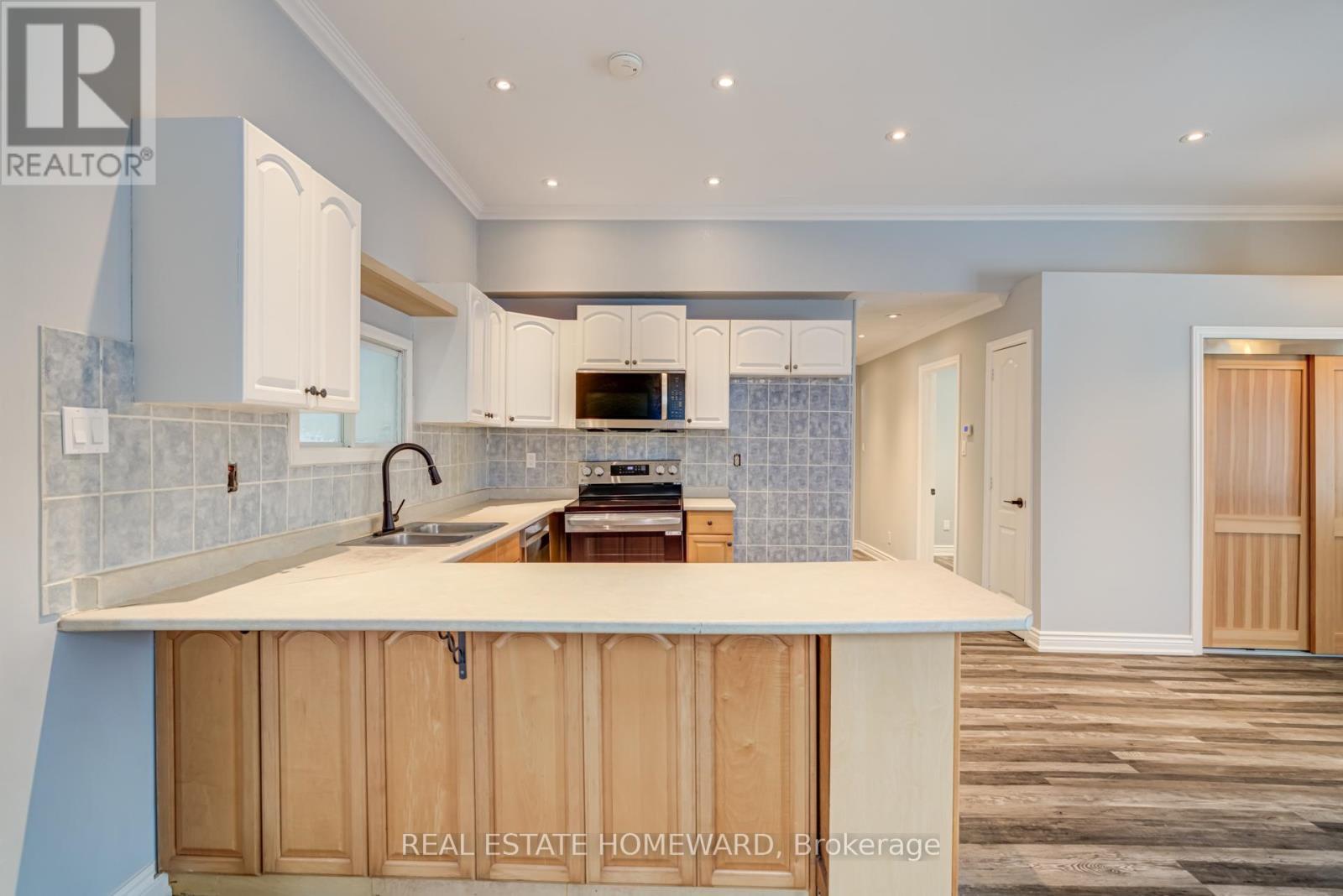 11 Dover Lane, Scugog, ON - Indoor Photo Showing Kitchen With Double Sink