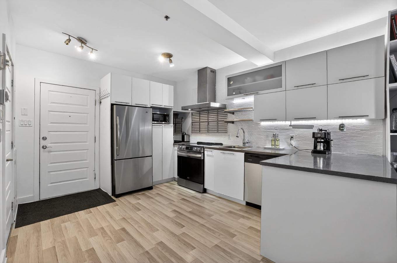 Cuisine - 108-116 Rue Turgeon, Sainte-Thérèse, QC - Indoor Photo Showing Kitchen With Double Sink With Upgraded Kitchen