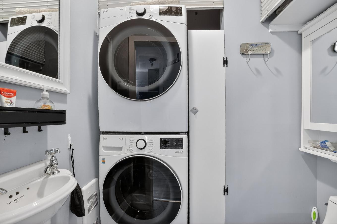Salle de bains - 108-116 Rue Turgeon, Sainte-Thérèse, QC - Indoor Photo Showing Laundry Room