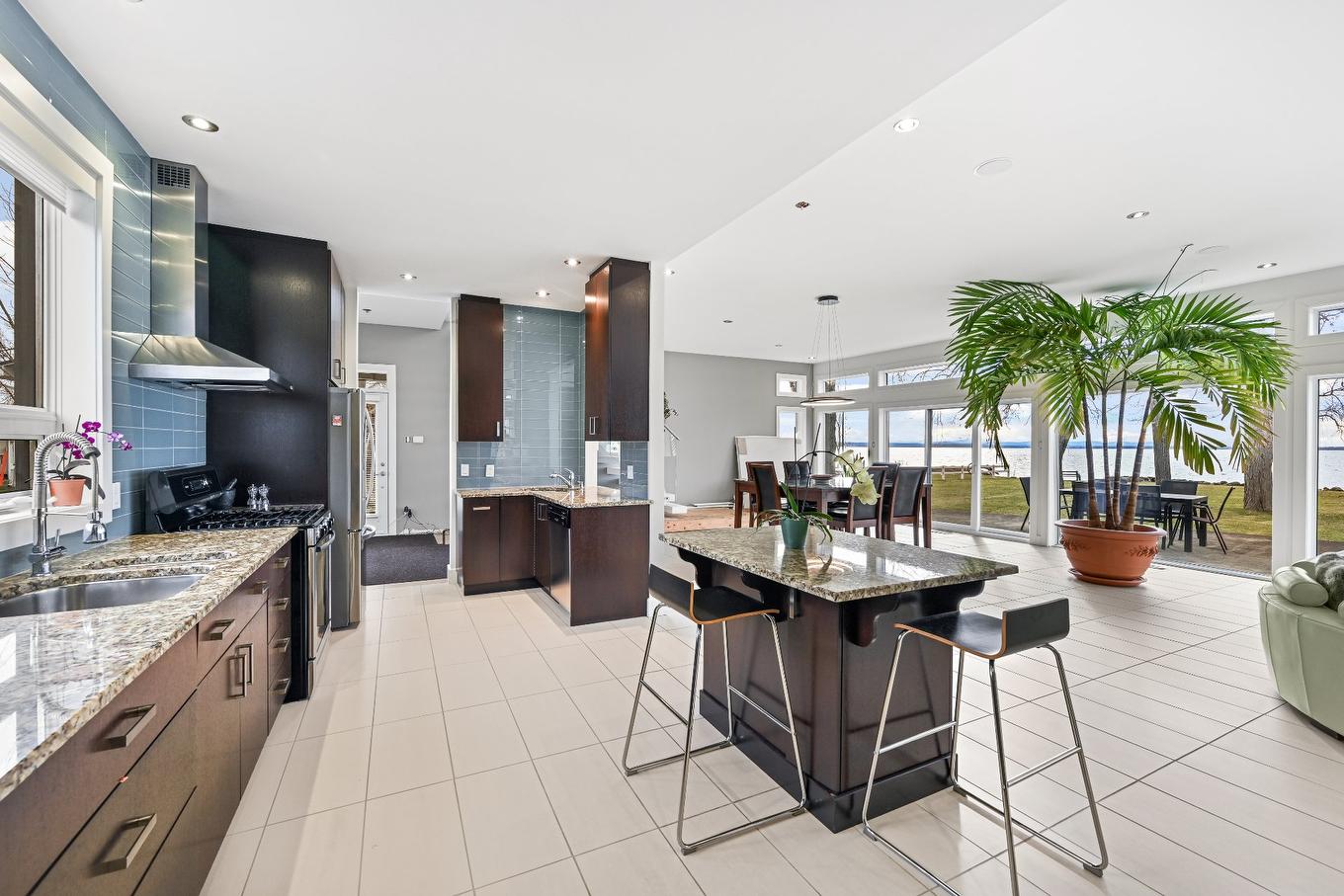 Kitchen - 256 67E Rue O., Venise-En-Québec, QC - Indoor
