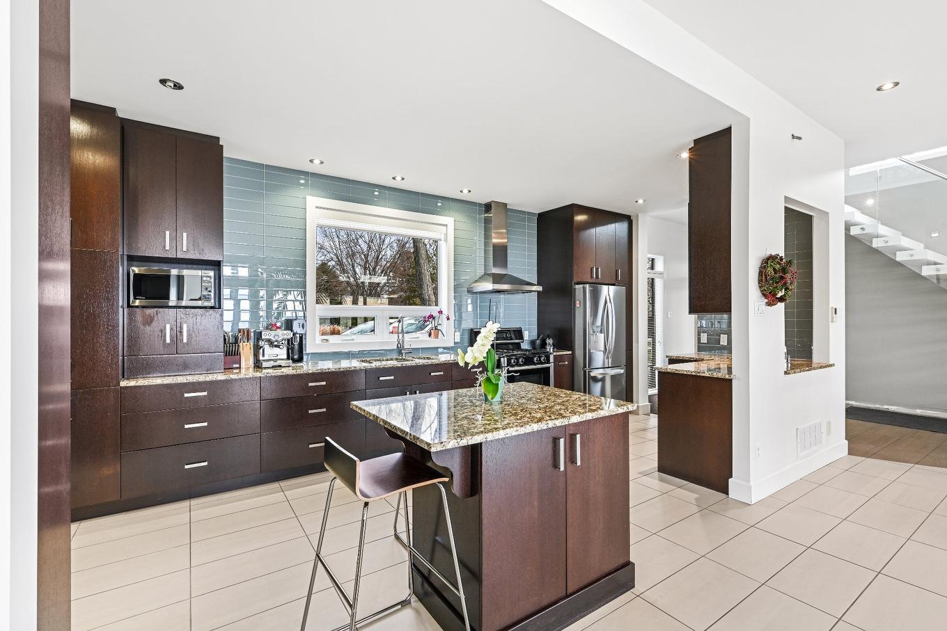 Kitchen - 256 67E Rue O., Venise-En-Québec, QC - Indoor Photo Showing Kitchen With Upgraded Kitchen
