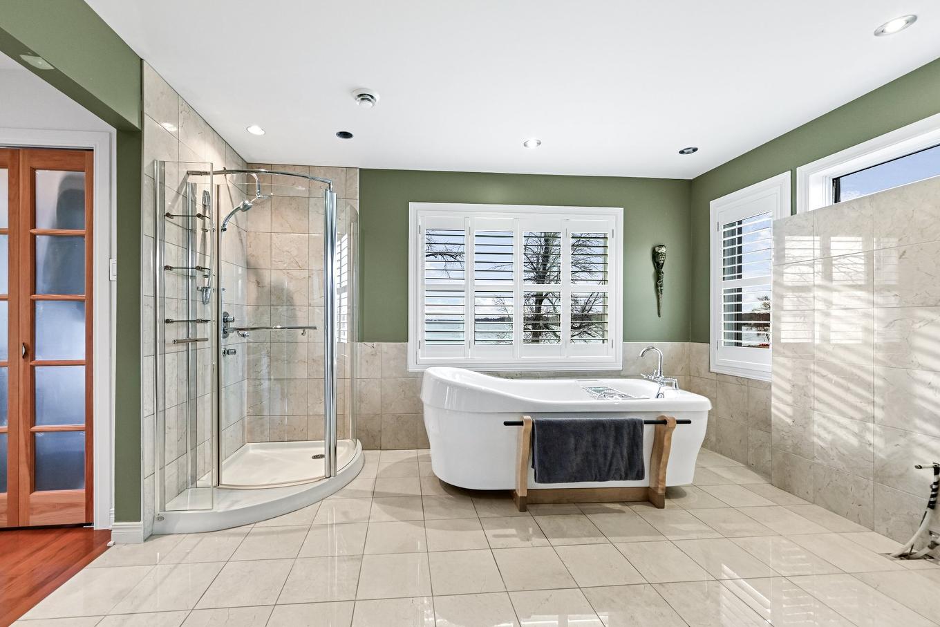 Bathroom - 256 67E Rue O., Venise-En-Québec, QC - Indoor Photo Showing Bathroom