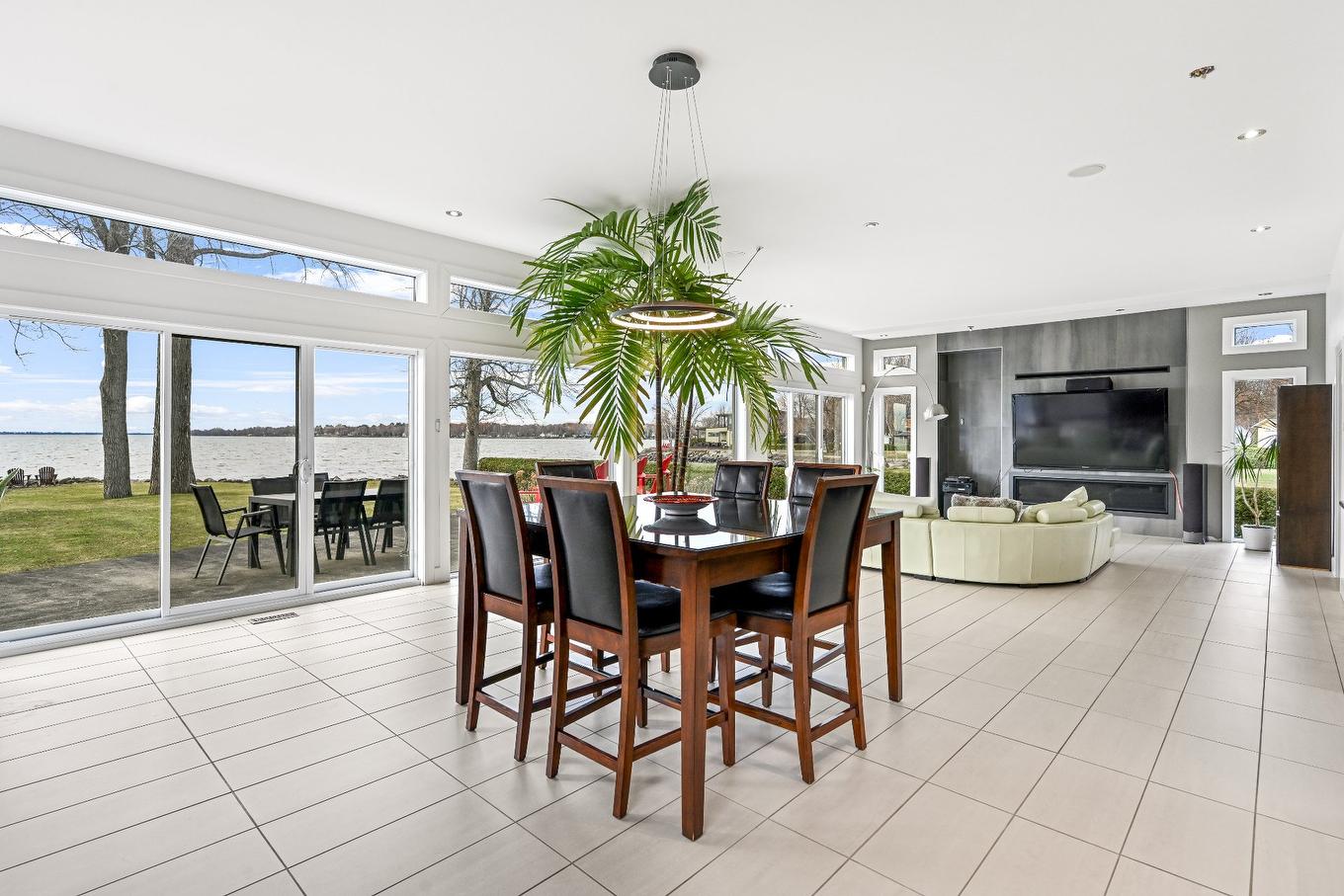 Dinette - 256 67E Rue O., Venise-En-Québec, QC - Indoor Photo Showing Dining Room