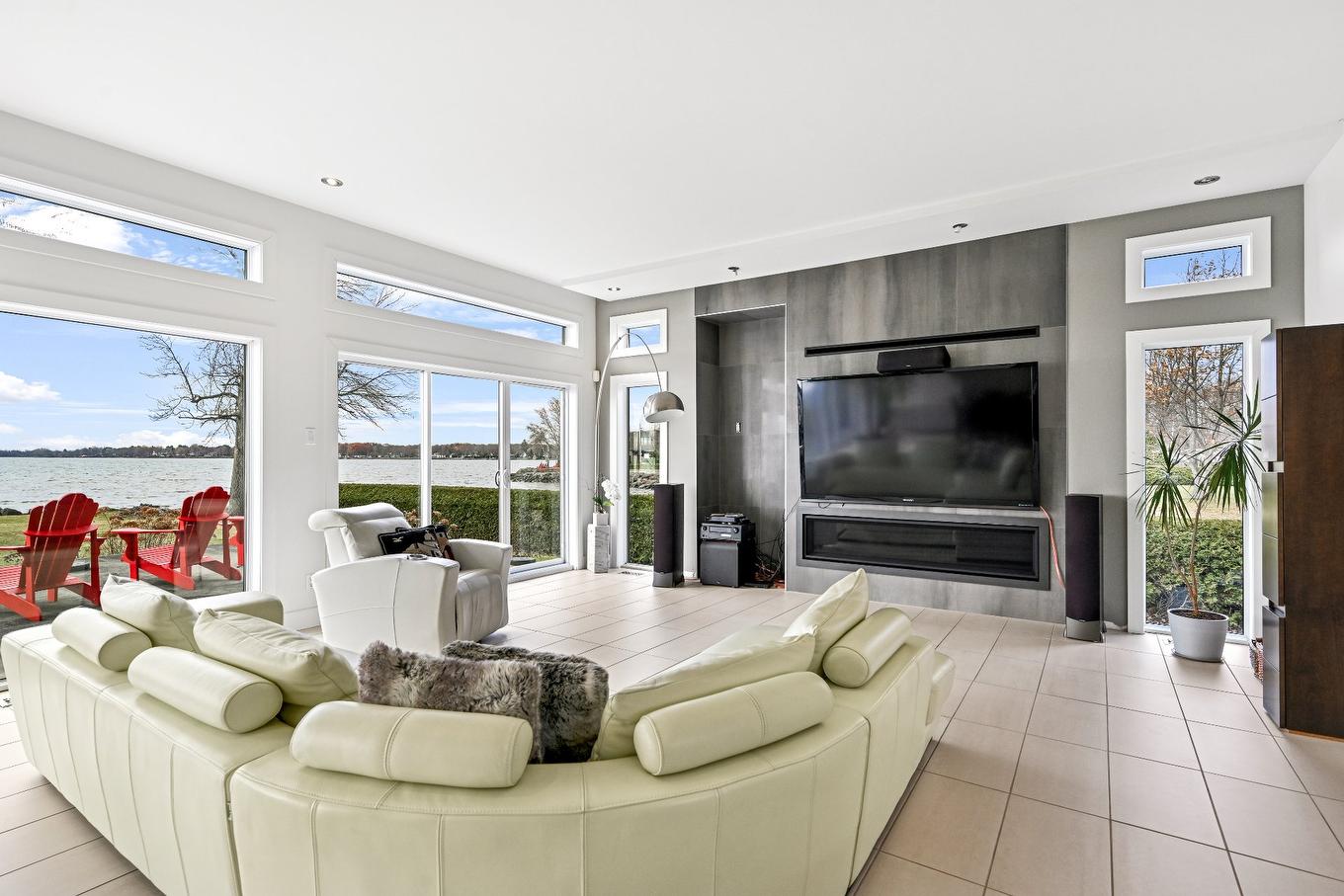 Living room - 256 67E Rue O., Venise-En-Québec, QC - Indoor Photo Showing Living Room