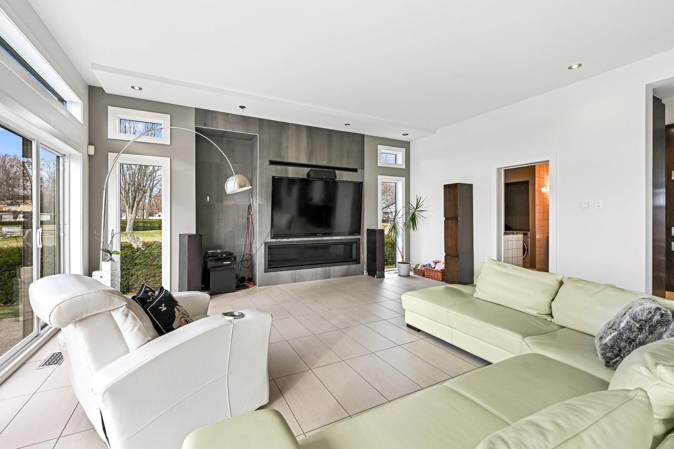 Living room - 256 67E Rue O., Venise-En-Québec, QC - Indoor Photo Showing Living Room