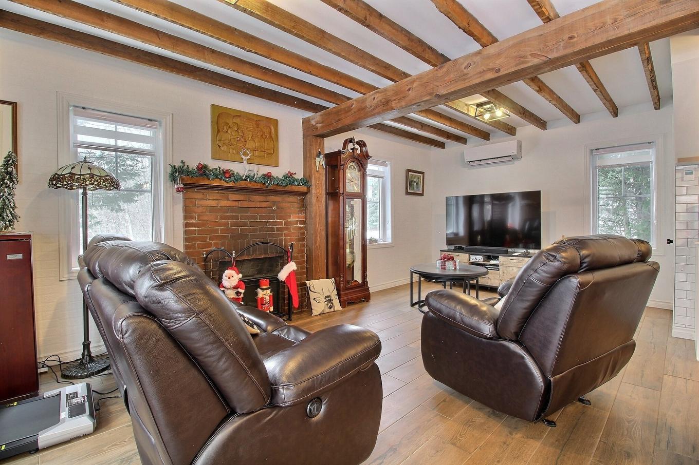 Salon - 1 Ch. Bice, Orford, QC - Indoor Photo Showing Living Room With Fireplace