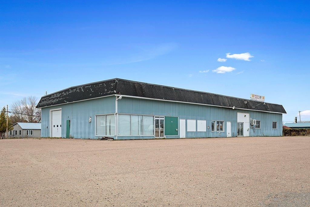 Façade - 221 Rue Principale, Mansfield-Et-Pontefract, QC - Outdoor With Exterior