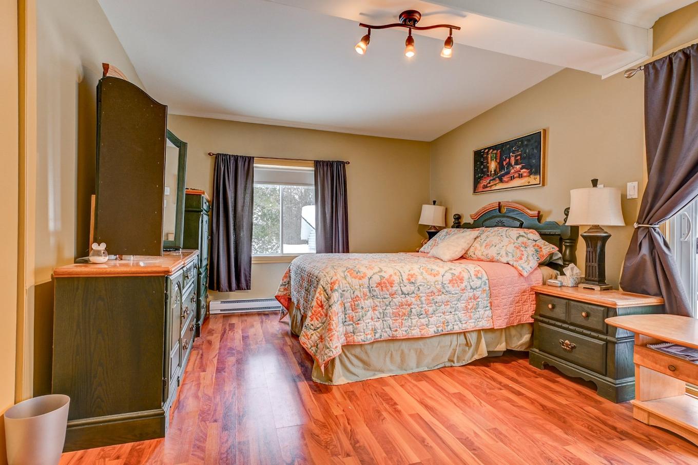 Chambre à coucher principale - 18 123E Avenue, Saint-Hippolyte, QC - Indoor Photo Showing Bedroom