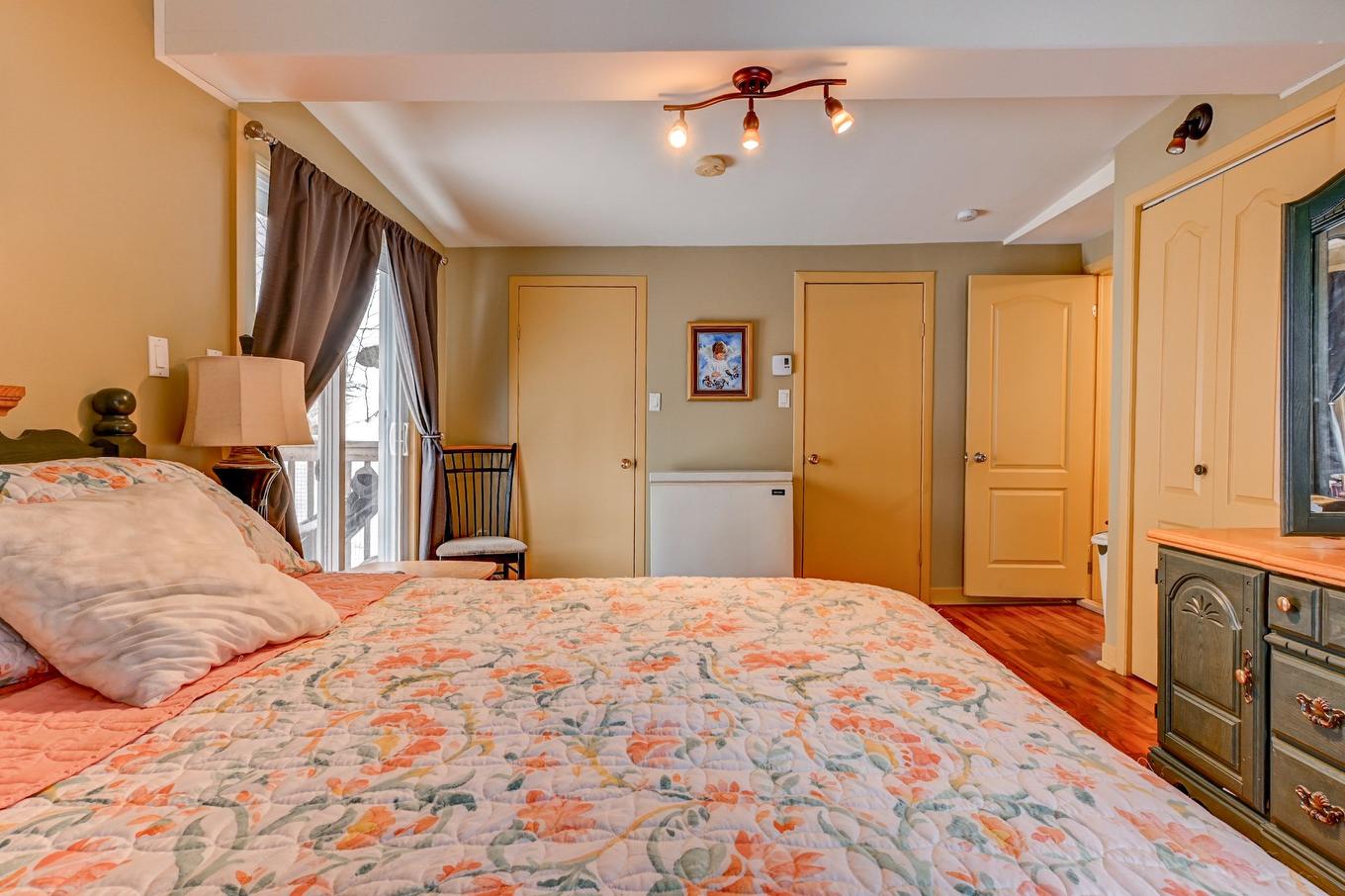 Chambre à coucher principale - 18 123E Avenue, Saint-Hippolyte, QC - Indoor Photo Showing Bedroom