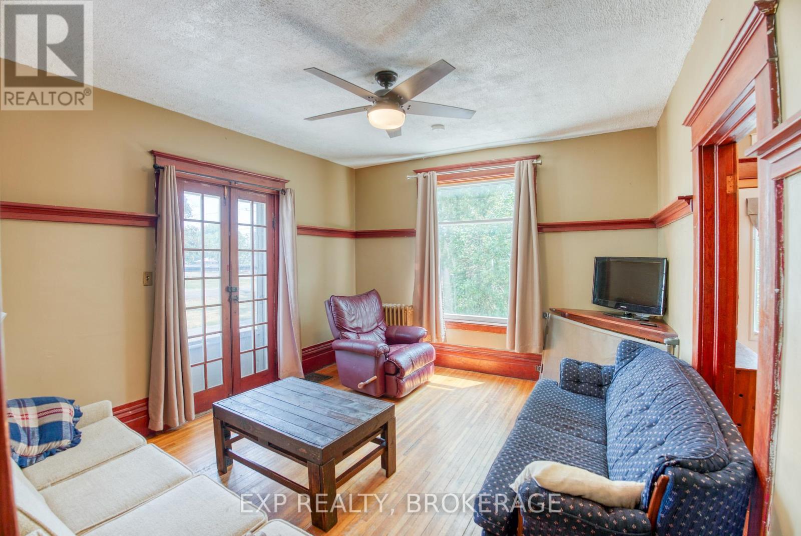 129 Dundas Street, Deseronto (Deseronto (Town)), ON - Indoor Photo Showing Living Room