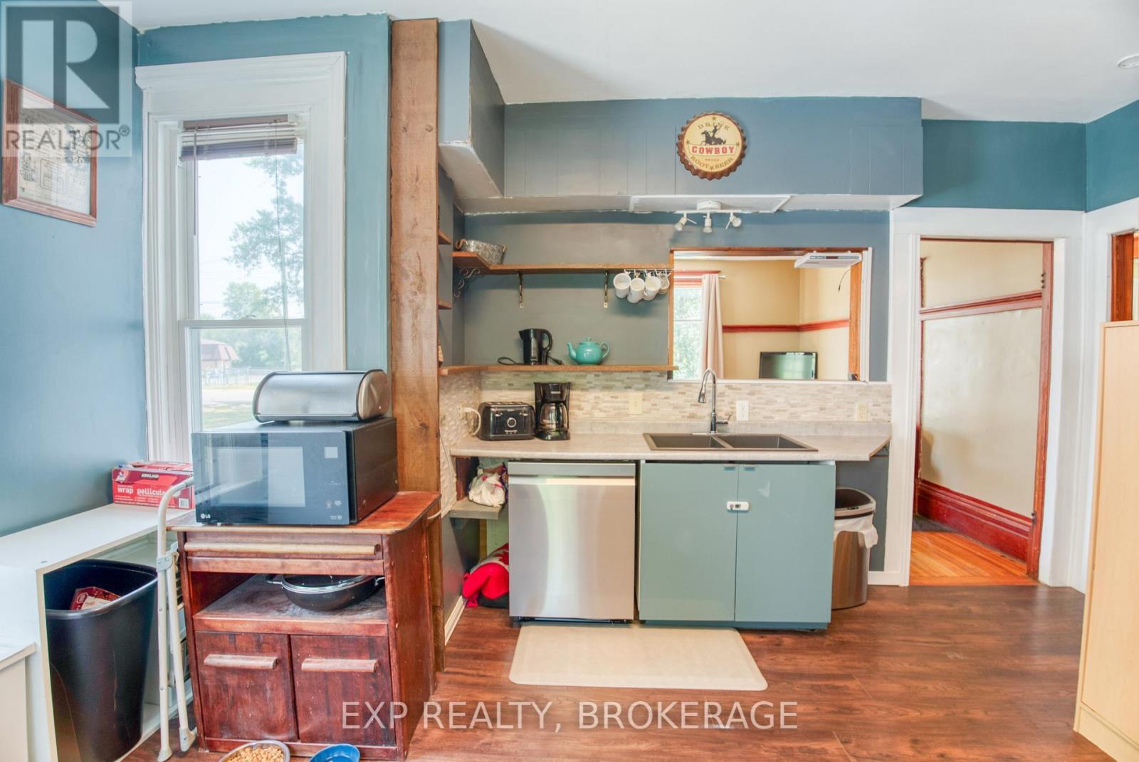 129 Dundas Street, Deseronto (Deseronto (Town)), ON - Indoor Photo Showing Kitchen With Double Sink