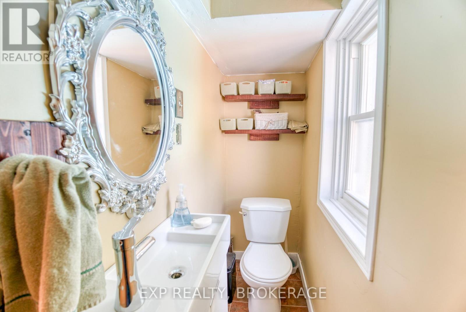 129 Dundas Street, Deseronto (Deseronto (Town)), ON - Indoor Photo Showing Bathroom