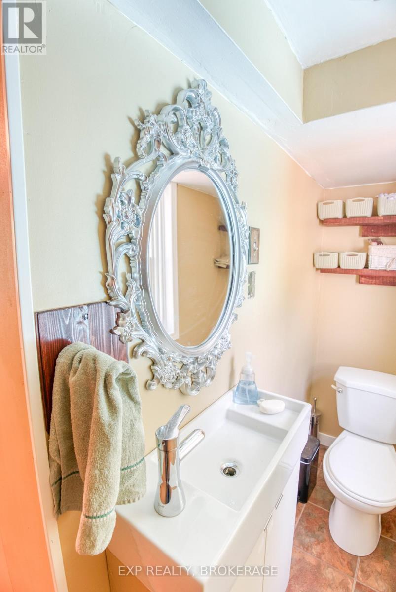 129 Dundas Street, Deseronto (Deseronto (Town)), ON - Indoor Photo Showing Bathroom