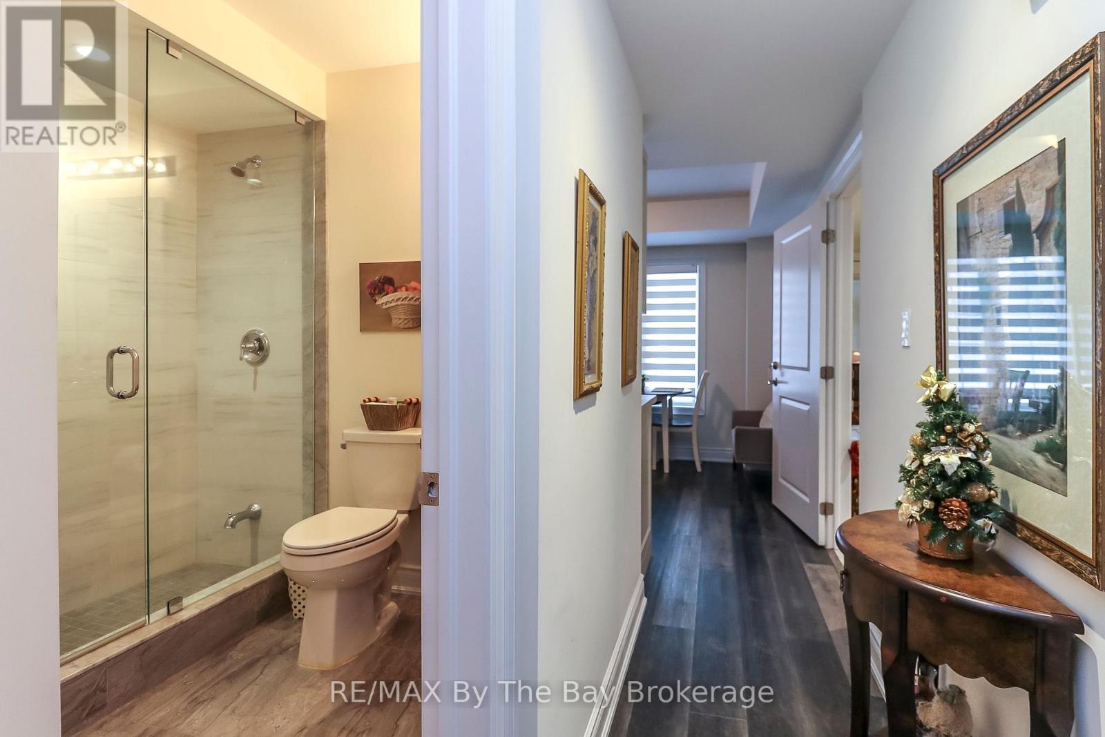 578 Mosley Street, Wasaga Beach, ON - Indoor Photo Showing Bathroom