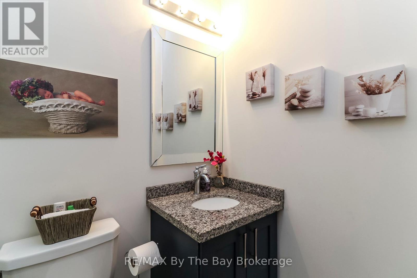 578 Mosley Street, Wasaga Beach, ON - Indoor Photo Showing Bathroom