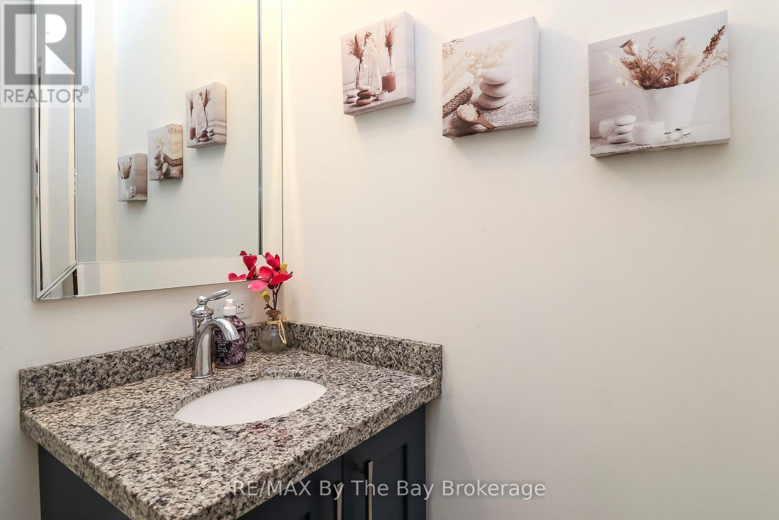 578 Mosley Street, Wasaga Beach, ON - Indoor Photo Showing Bathroom