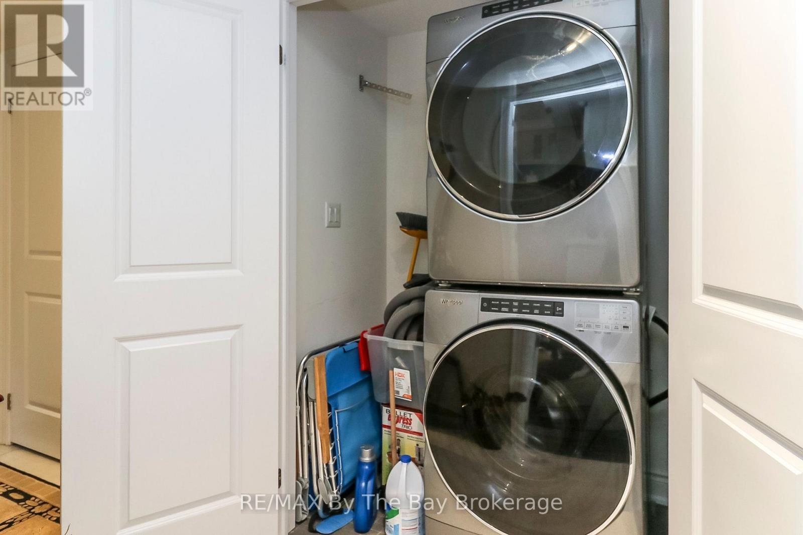 578 Mosley Street, Wasaga Beach, ON - Indoor Photo Showing Laundry Room