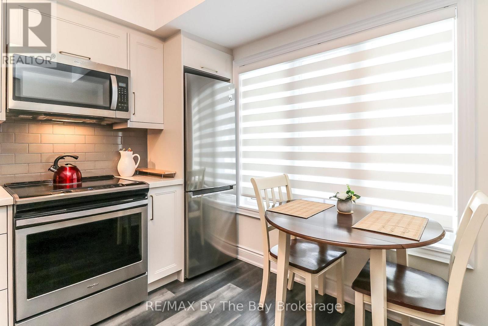 578 Mosley Street, Wasaga Beach, ON - Indoor