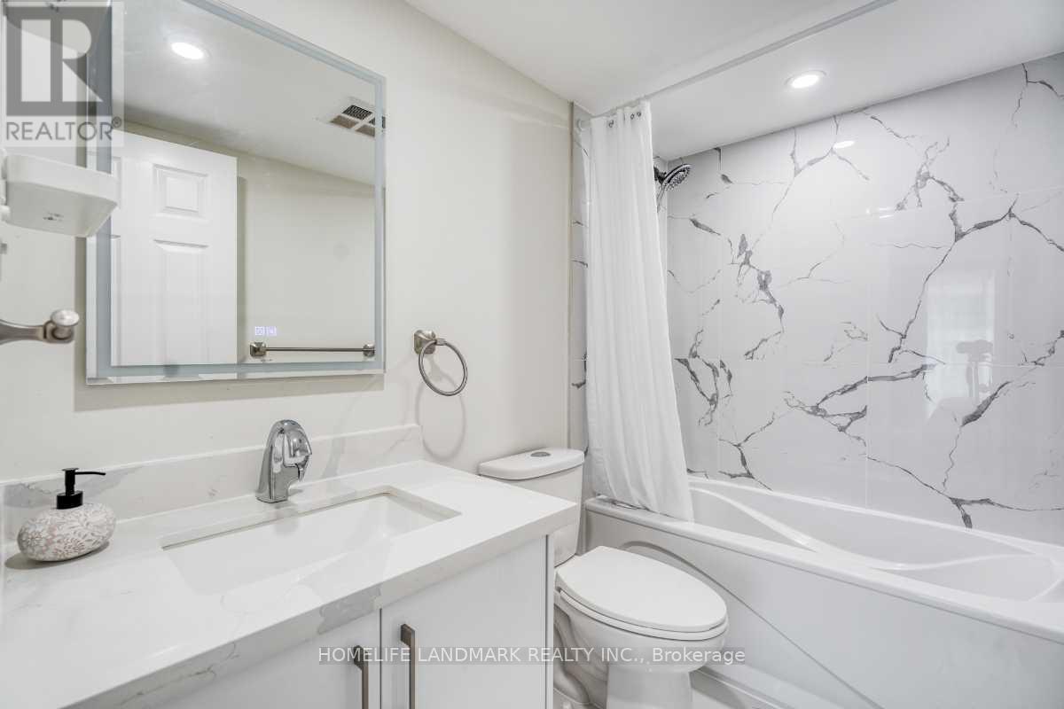 1503 - 260 Doris Avenue, Toronto, ON - Indoor Photo Showing Bathroom