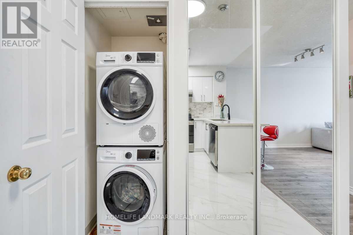 1503 - 260 Doris Avenue, Toronto, ON - Indoor Photo Showing Laundry Room