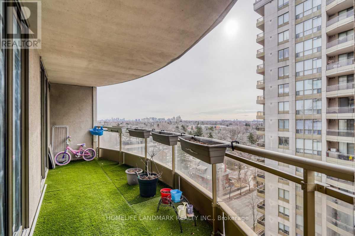 1503 - 260 Doris Avenue, Toronto, ON - Outdoor