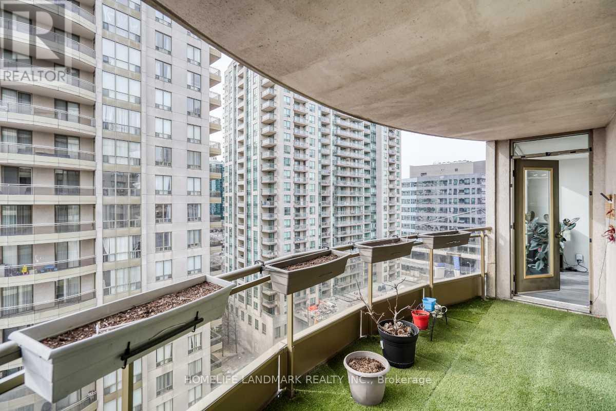 1503 - 260 Doris Avenue, Toronto, ON - Outdoor