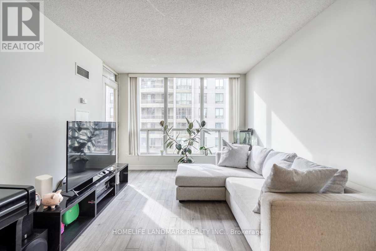 1503 - 260 Doris Avenue, Toronto, ON - Indoor Photo Showing Living Room