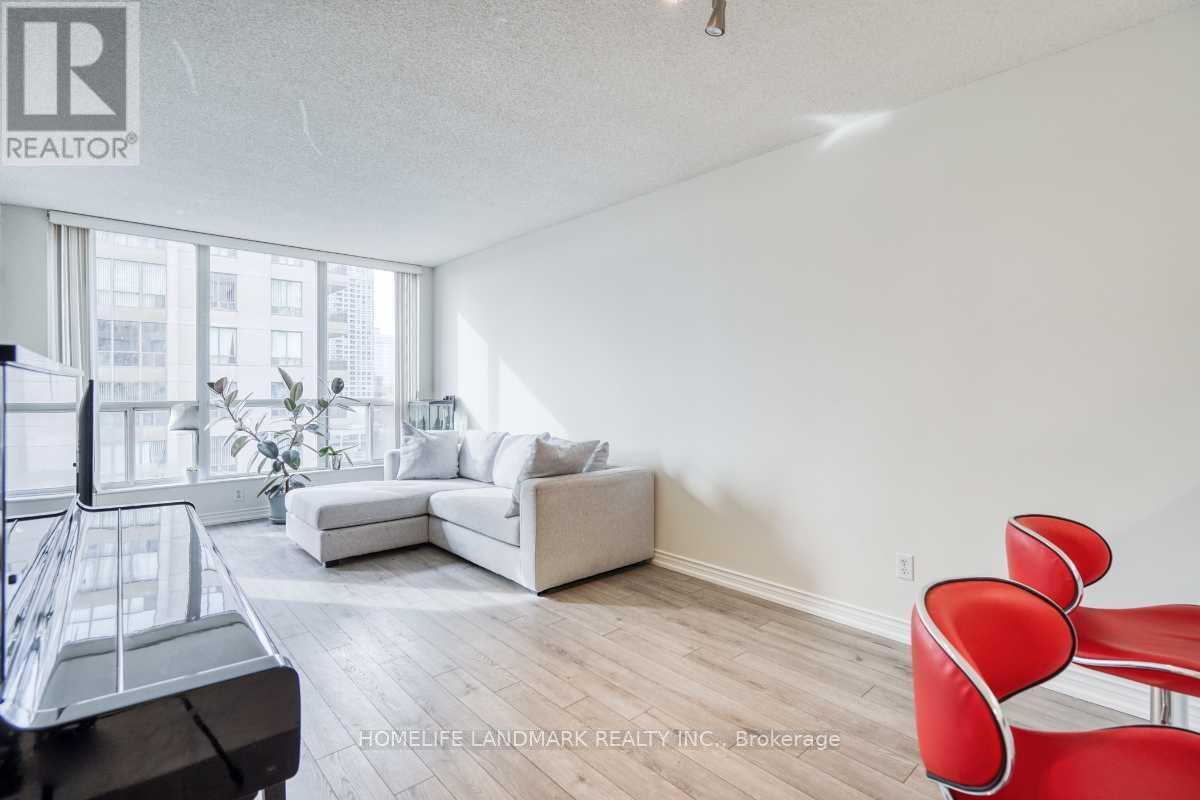 1503 - 260 Doris Avenue, Toronto, ON - Indoor Photo Showing Living Room