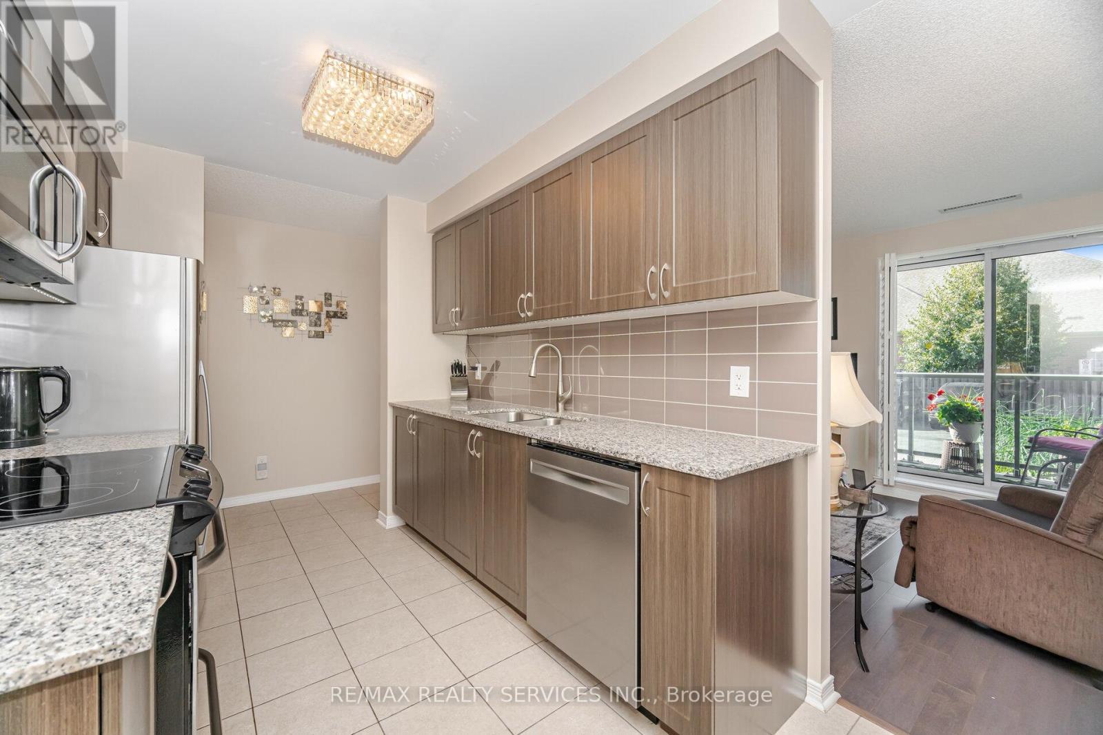105 - 60 Via Rosedale Way, Brampton, ON - Indoor Photo Showing Kitchen