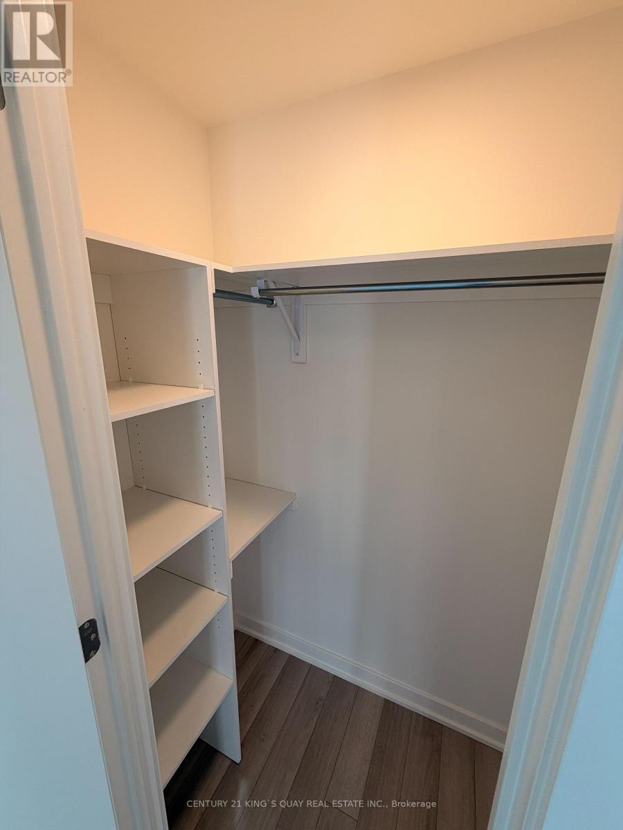 W/I CLOSET - 1402 - 3071 Trafalgar Road, Oakville, ON - Indoor With Storage