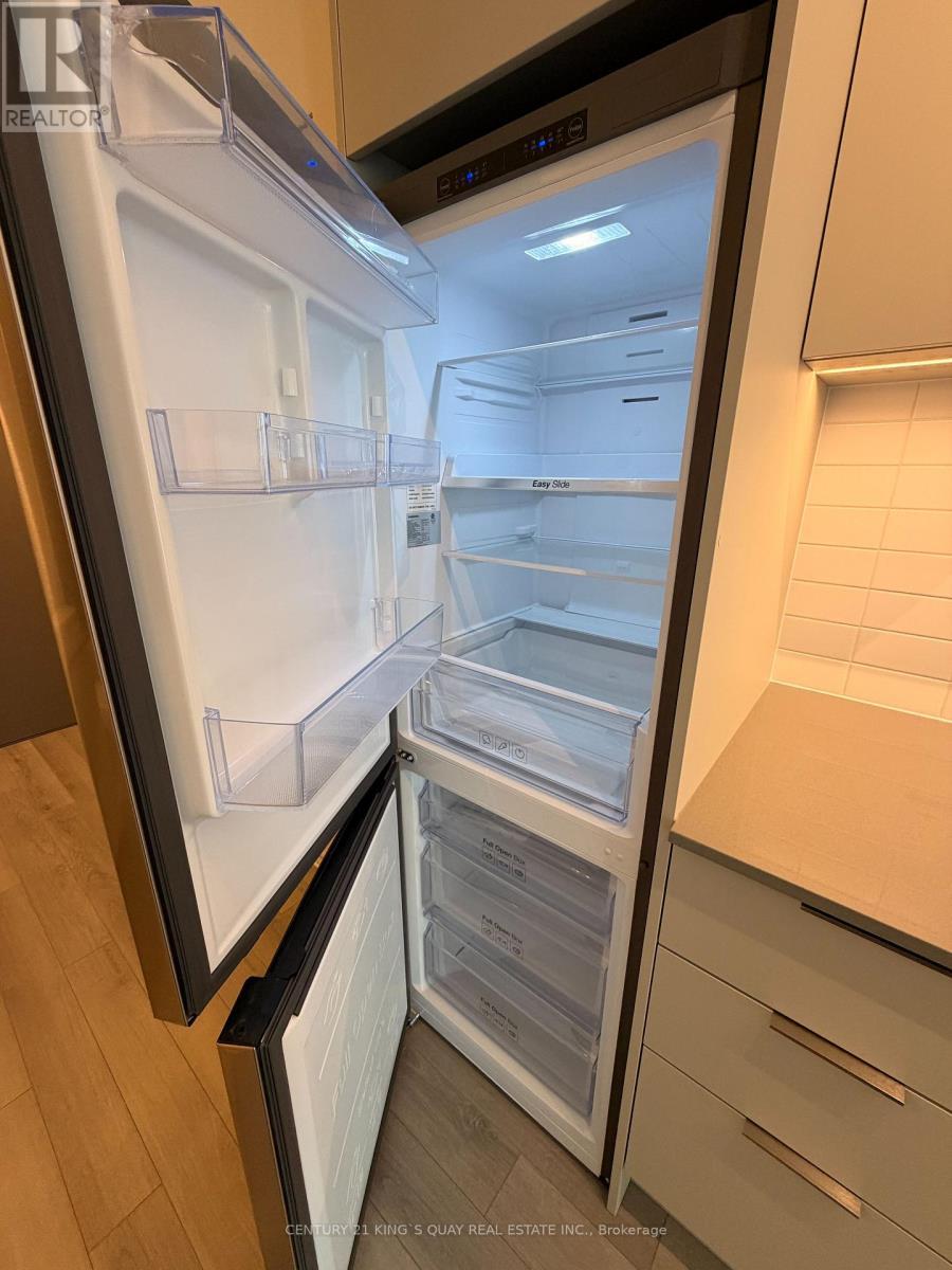 1402 - 3071 Trafalgar Road, Oakville, ON - Indoor