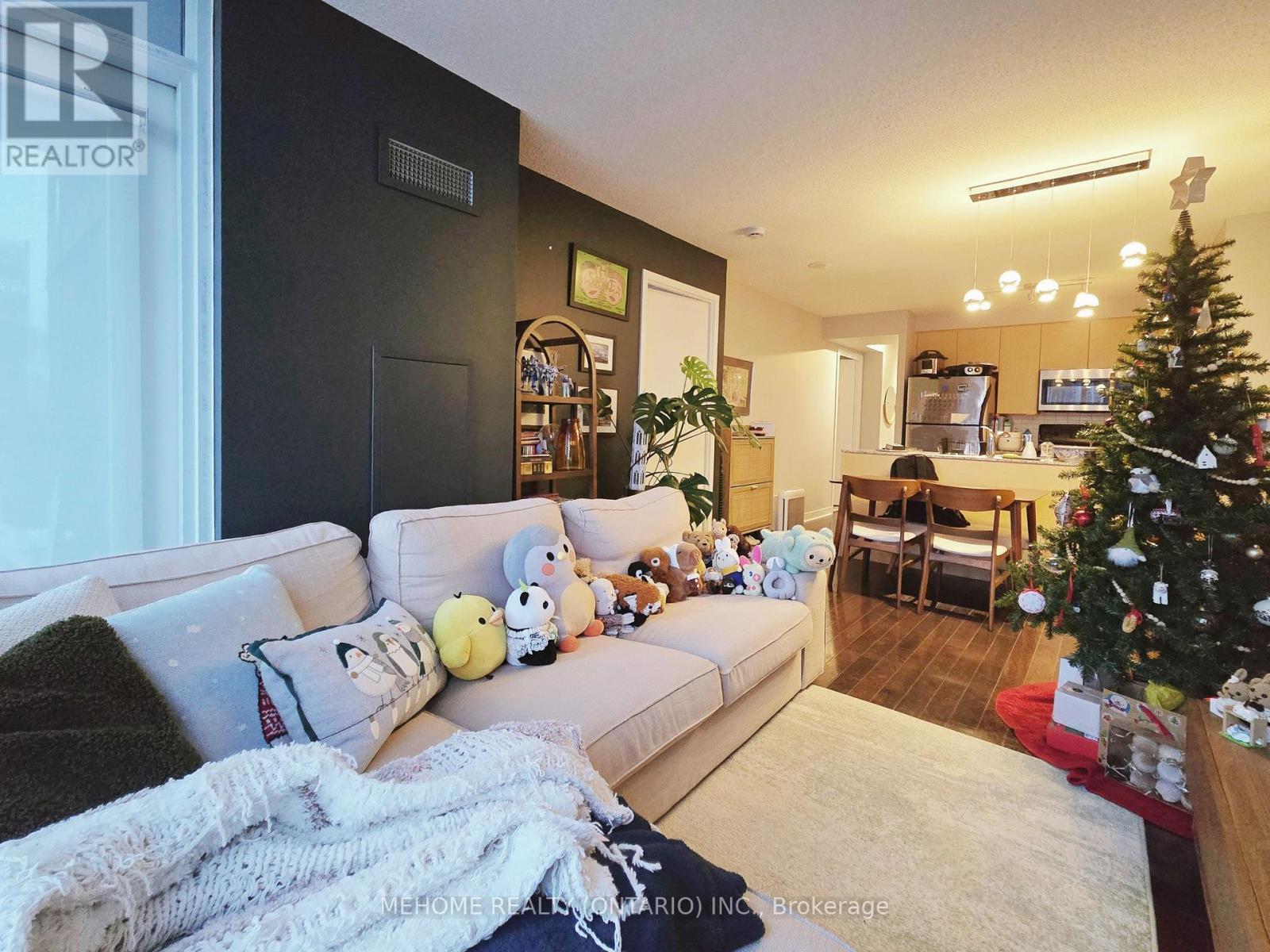 2302 - 11 Brunel Court, Toronto, ON - Indoor Photo Showing Living Room
