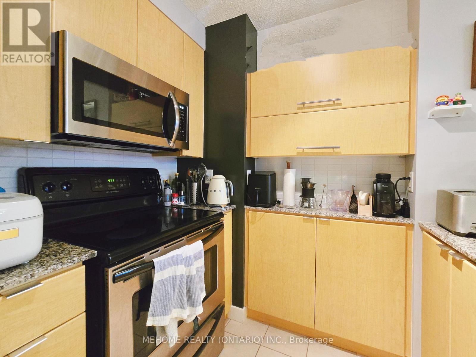 2302 - 11 Brunel Court, Toronto, ON - Indoor Photo Showing Kitchen