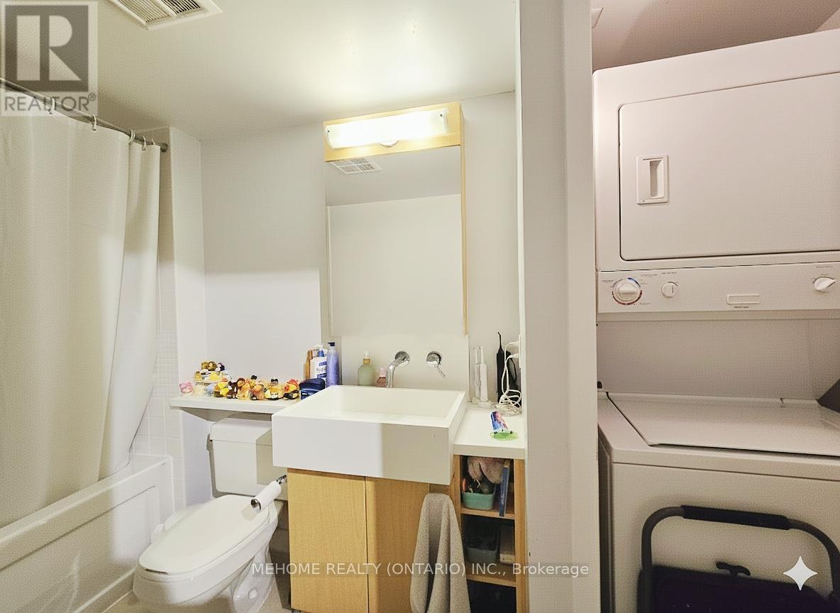 2302 - 11 Brunel Court, Toronto, ON - Indoor Photo Showing Laundry Room