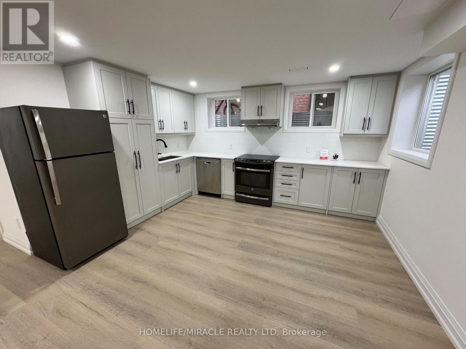 79 Cedarholme Avenue, Caledon, ON - Indoor Photo Showing Kitchen