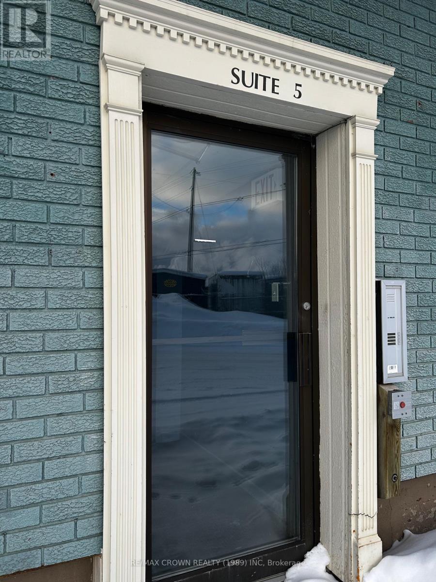 Front entrance - Suite 5 - 29 Byng Avenue, Kapuskasing, ON