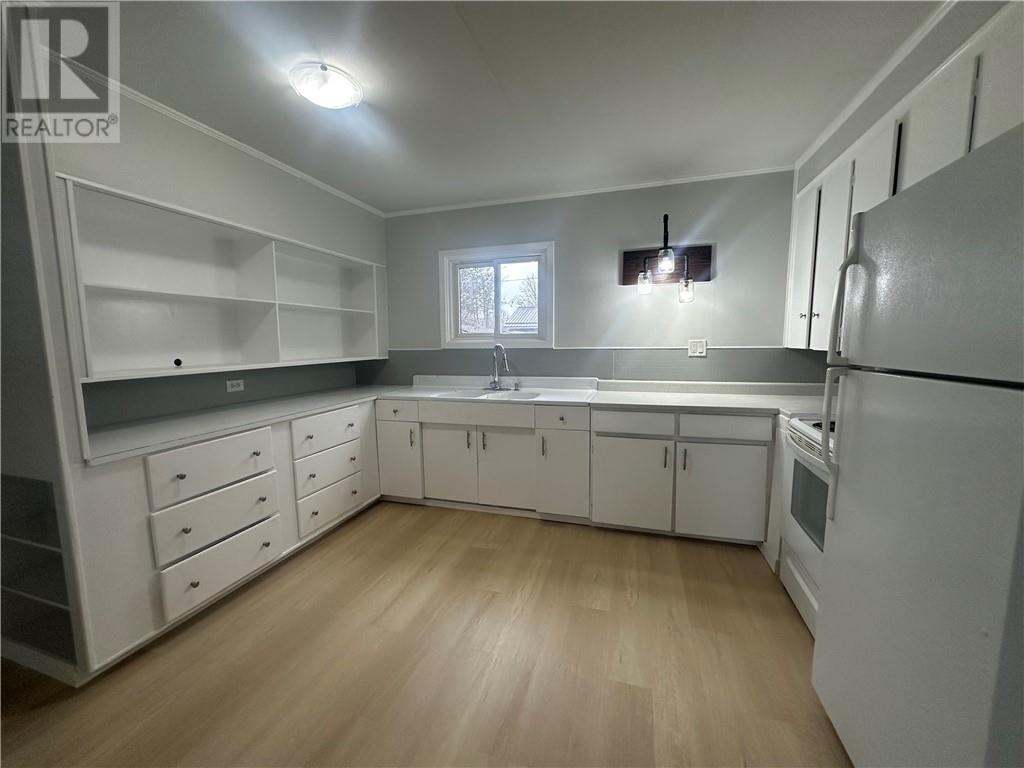 399 James Street, Espanola, ON - Indoor Photo Showing Kitchen