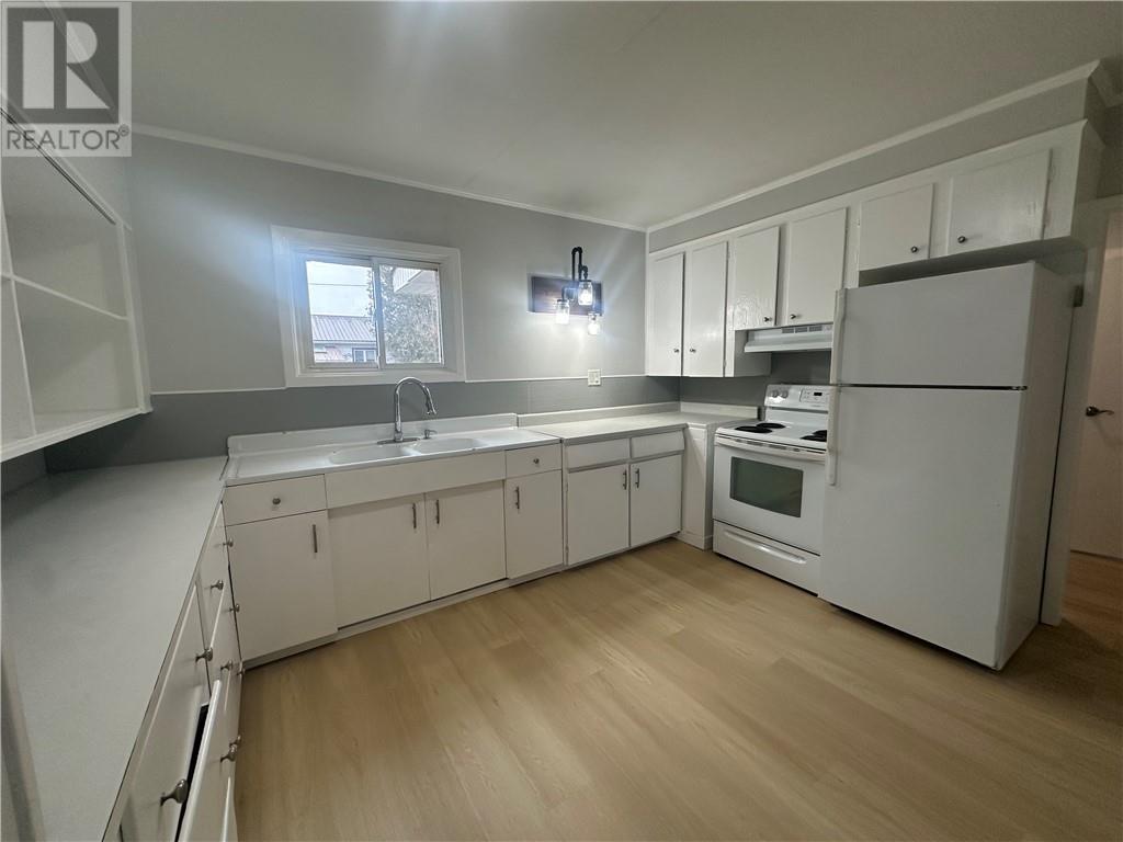 399 James Street, Espanola, ON - Indoor Photo Showing Kitchen