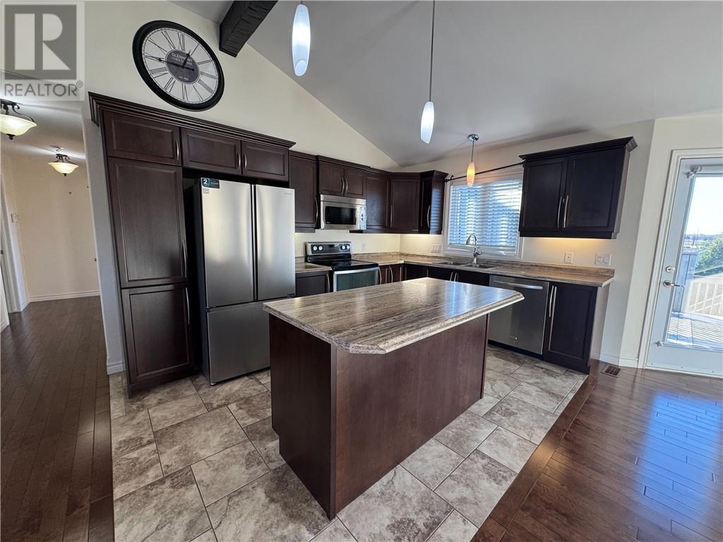 4623 Country Club Drive Unit# Upper, Azilda, ON - Indoor Photo Showing Kitchen With Stainless Steel Kitchen