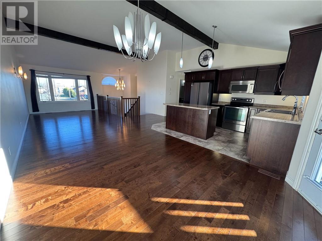 4623 Country Club Drive Unit# Upper, Azilda, ON - Indoor Photo Showing Kitchen