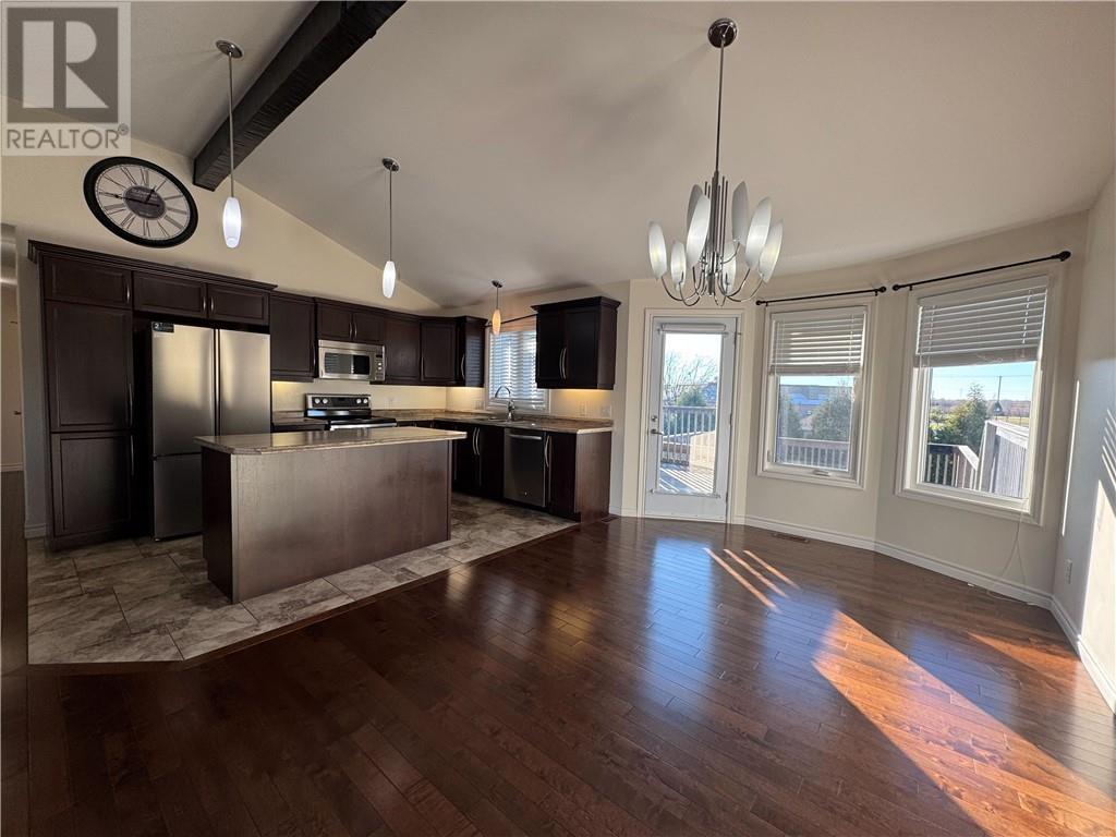 4623 Country Club Drive Unit# Upper, Azilda, ON - Indoor Photo Showing Kitchen