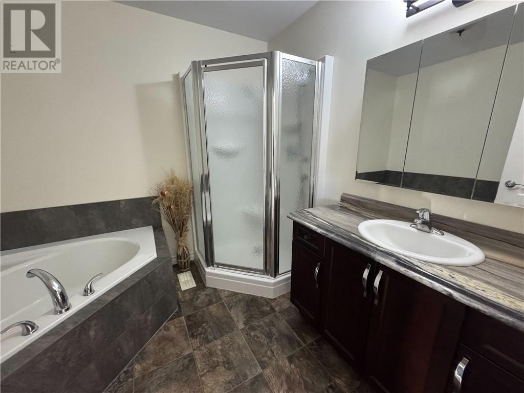 4623 Country Club Drive Unit# Upper, Azilda, ON - Indoor Photo Showing Bathroom