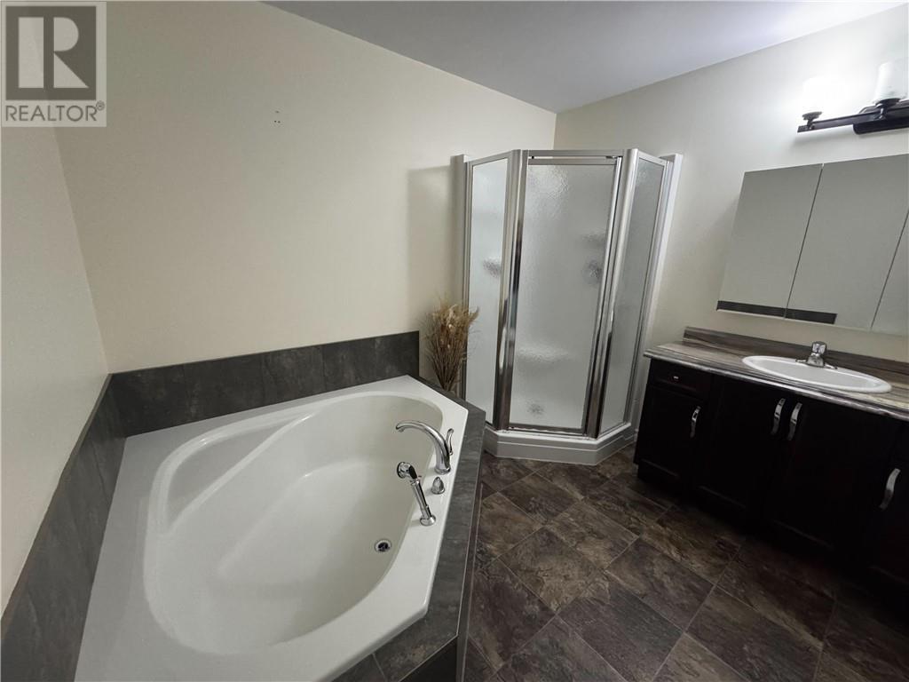 4623 Country Club Drive Unit# Upper, Azilda, ON - Indoor Photo Showing Bathroom