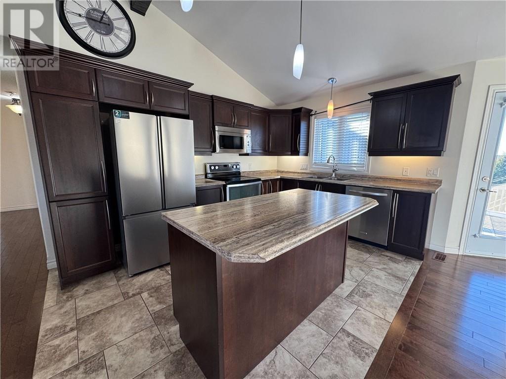4623 Country Club Drive Unit# Upper, Azilda, ON - Indoor Photo Showing Kitchen With Stainless Steel Kitchen