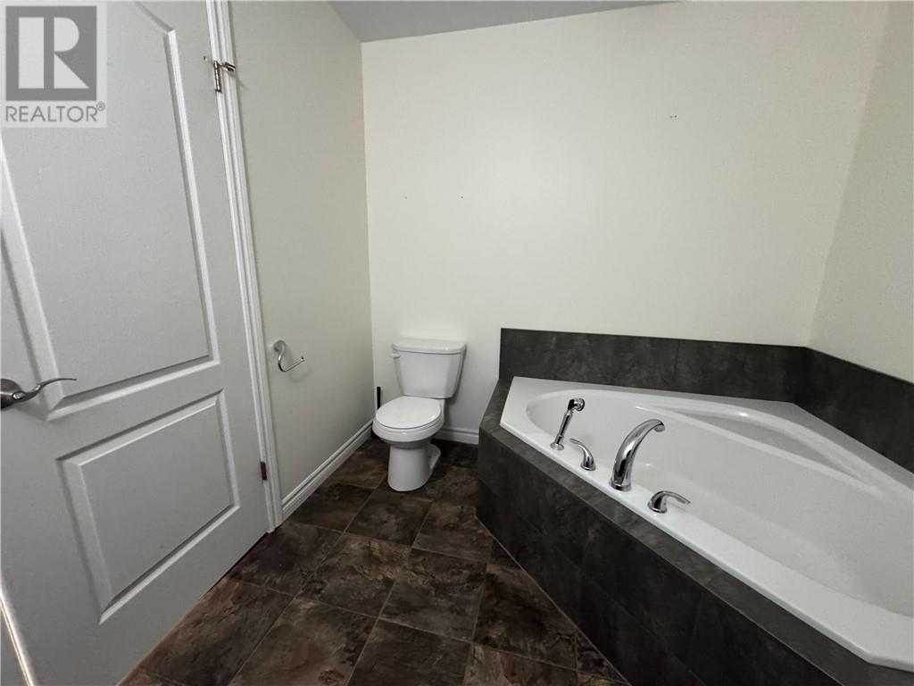 4623 Country Club Drive Unit# Upper, Azilda, ON - Indoor Photo Showing Bathroom