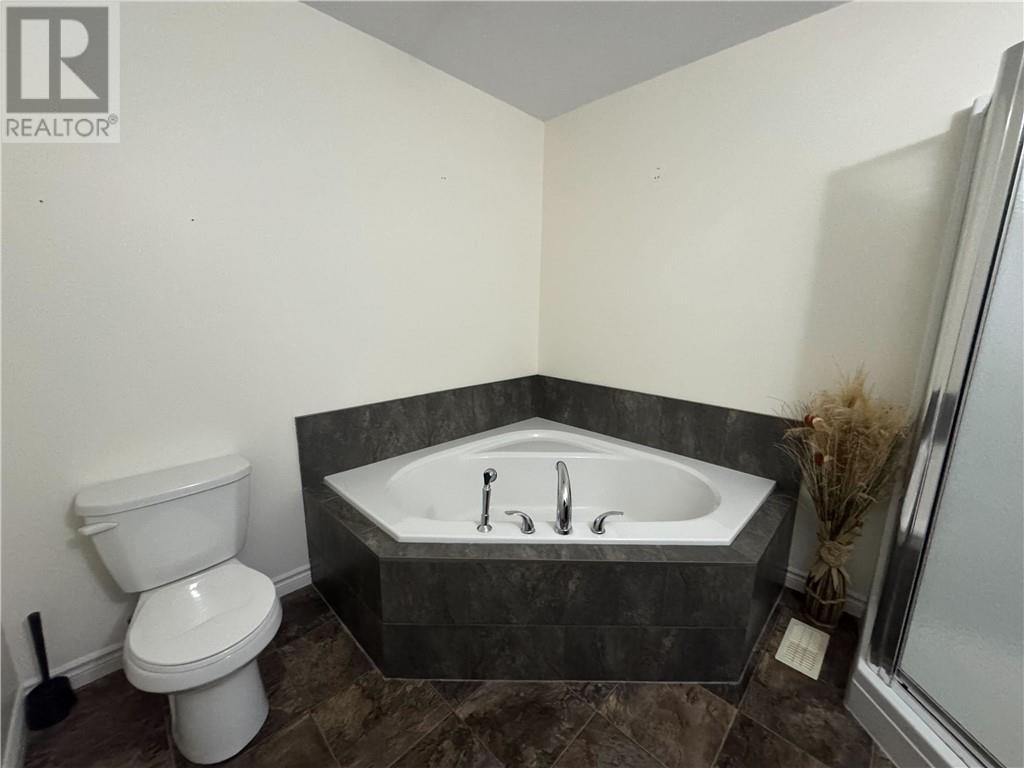 4623 Country Club Drive Unit# Upper, Azilda, ON - Indoor Photo Showing Bathroom