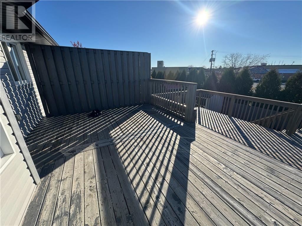 4623 Country Club Drive Unit# Upper, Azilda, ON - Outdoor